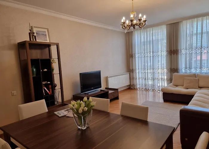 Papa Jons Apartment By Bakuapart